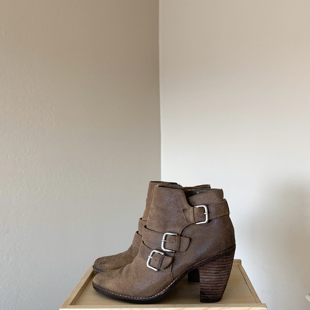Dolce Vita brown/tan heeled ankle booties
